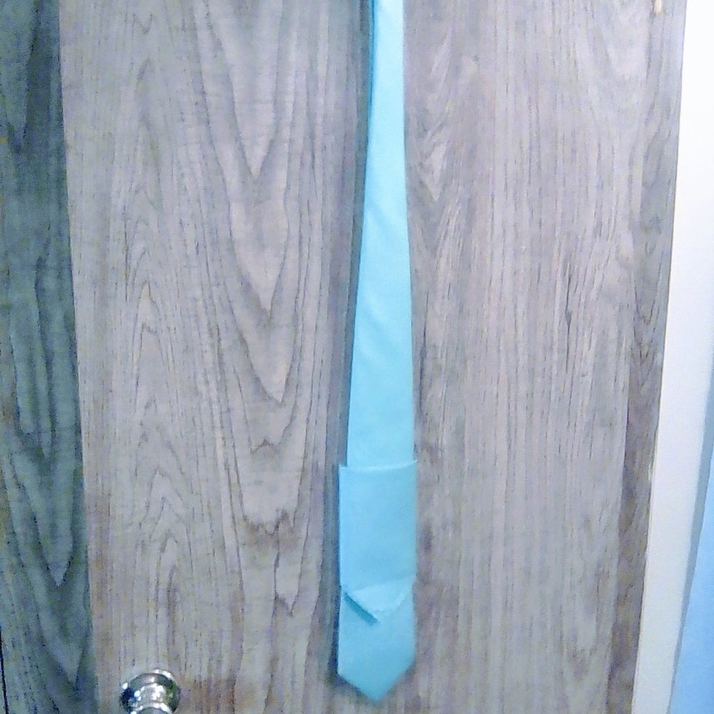 Brand Q men's tie, and pocket square new without tags